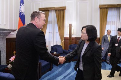 Tsai meets with US delegation, discusses efforts to join TPP