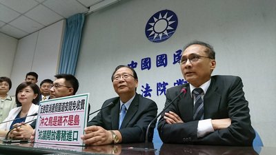 Premier meets with political parties, calls for communication