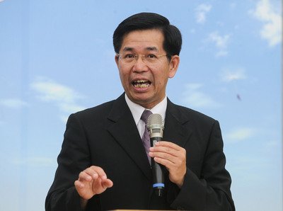 Curriculum changes to be dropped despite pressure: Minister