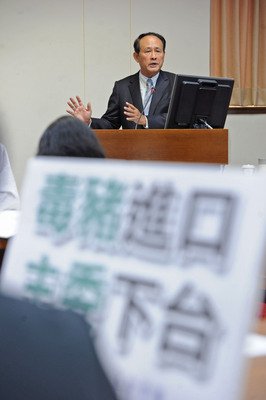 Agriculture minister says issue of US pork imports can wait