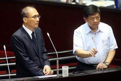 Restarting reactor seems unlikely as Cabinet wavers