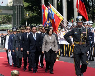 Tsai speaks at ROC Military Academy’s anniversary