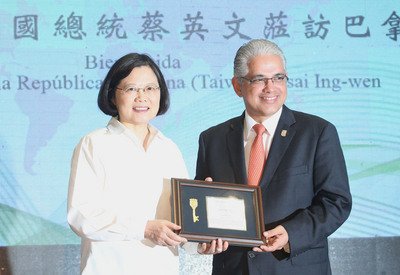 President Tsai arrives in Panama