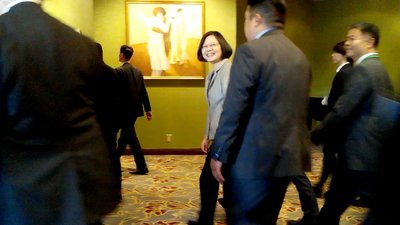 Tsai receives enthusiastic welcome on LA transit stop