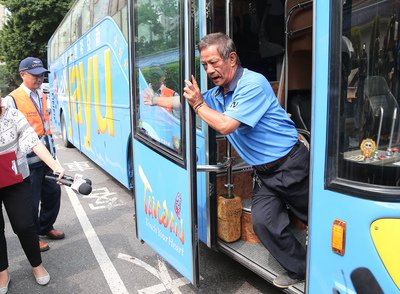 Premier urges greater transport safety after deaths