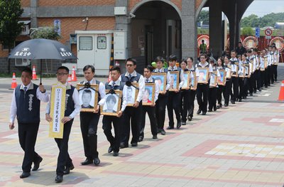 Government hosts memorial ceremony for victims of bus fire