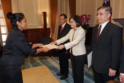 Tsai welcomes new Nauru ambassador