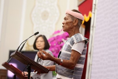 Tsai issues formal apology to aborigines