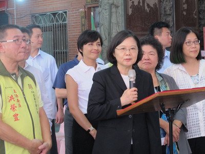 President Tsai to inspect marines and armored brigade Monday
