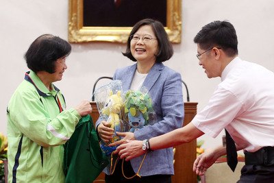 Returning Paralympics team saluted by president
