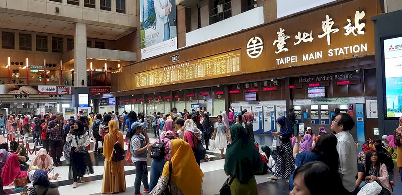 Labor ministry urges public not to hire illegal migrant workers
