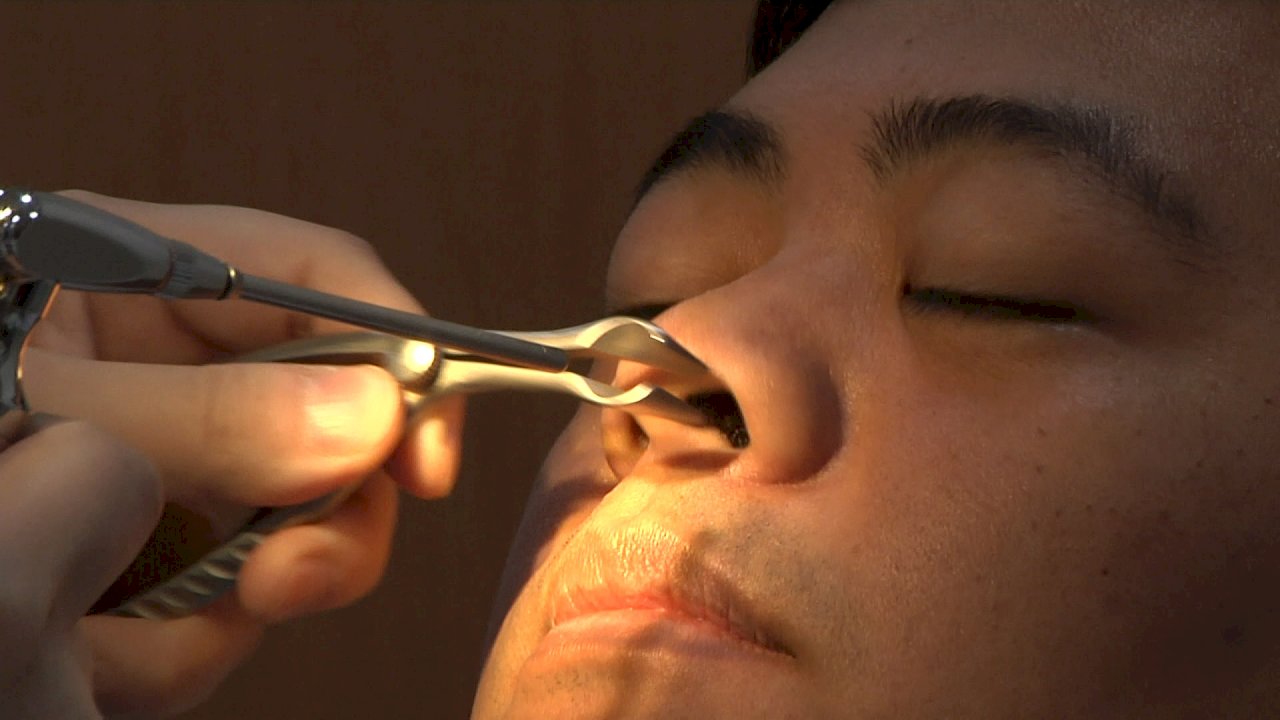 Doctors: Picking or wiping one’s nose could lead to pneumonia