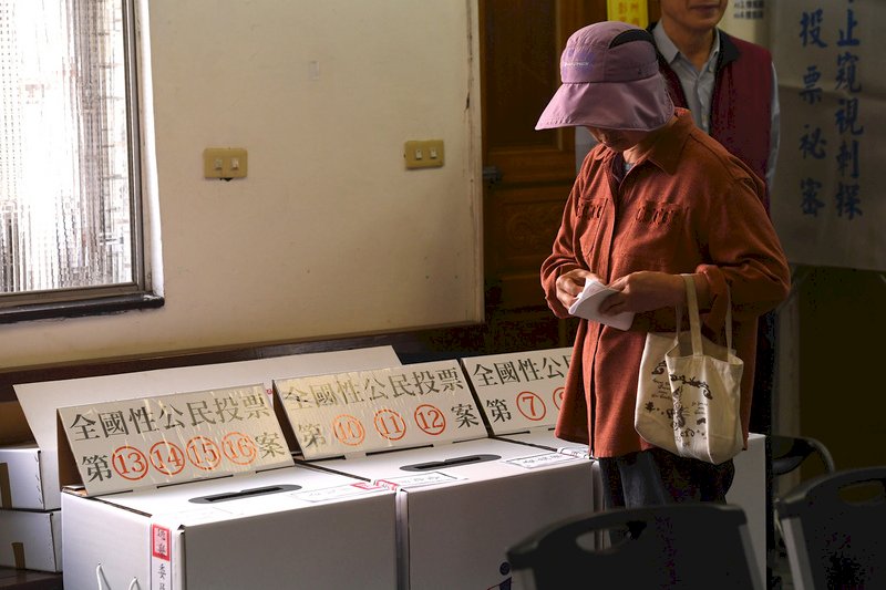Taiwan gets ready for referendum vote