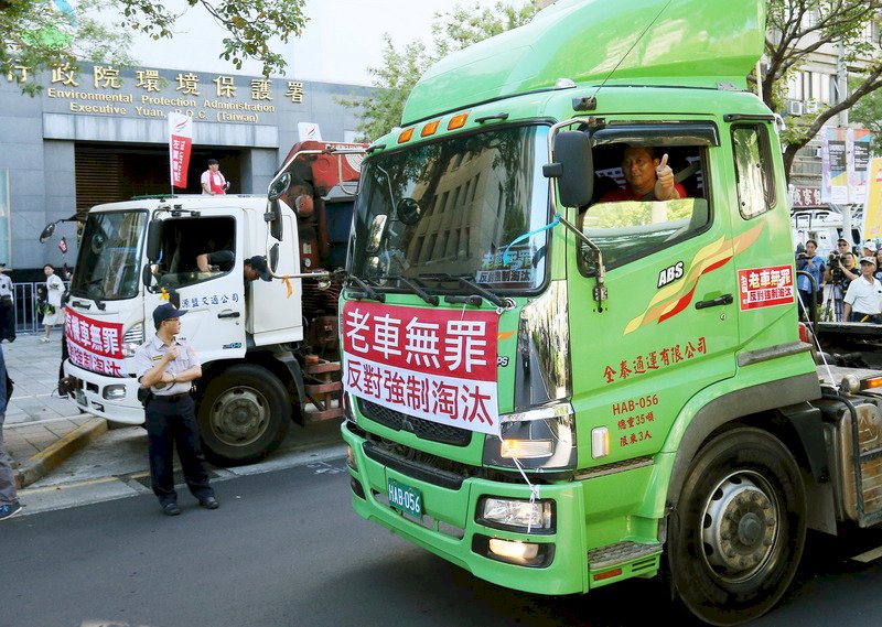 EPA to extend subsidy for trading in old diesel trucks