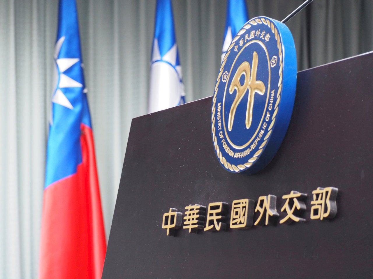 Xi Jinping visits Southeast Asia as Chinese and Taiwanese fraud suspects are sent to China