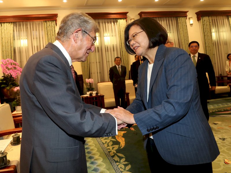 Tsai expresses hope for trade, investment agreements with UK