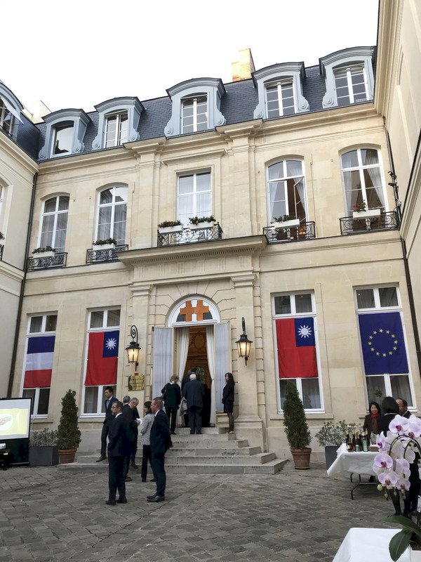 Taiwanese diplomat in France tests positive for COVID-19