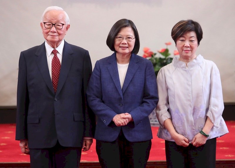 Former TSMC CEO to represent Taiwan at APEC