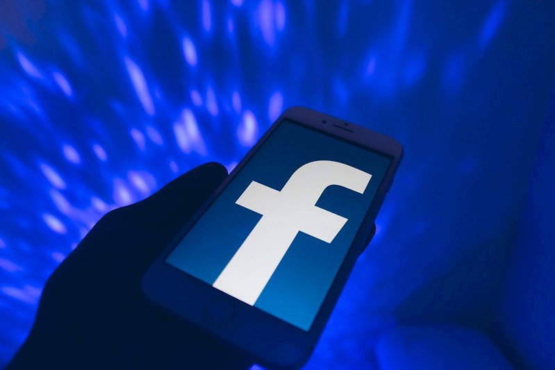 Facebook shuts down presidential campaign fan page