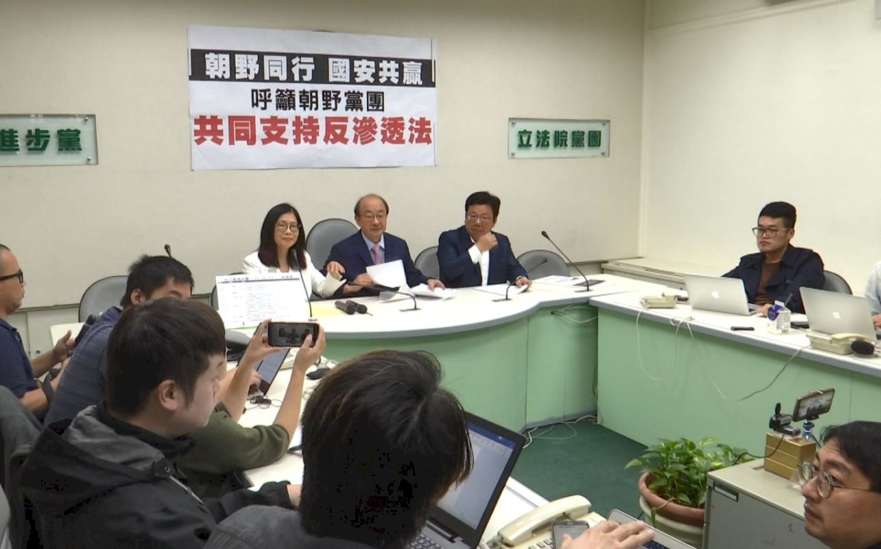 VIDEO: Two Chinese suspects barred from leaving Taiwan