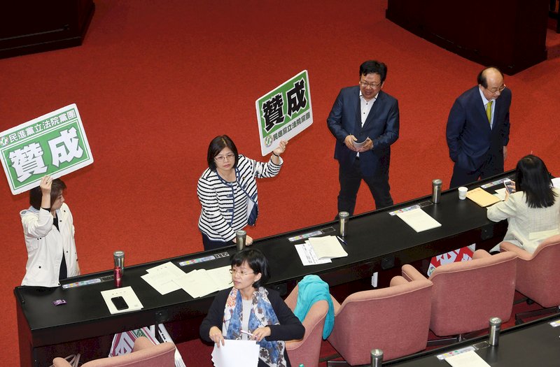 Bill penalizing election interference goes directly to second reading