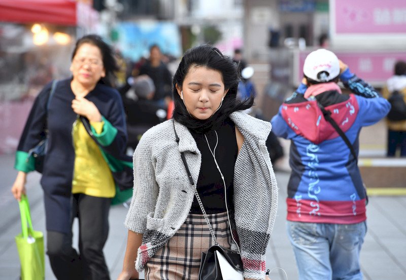 Cooler weather hits Taiwan