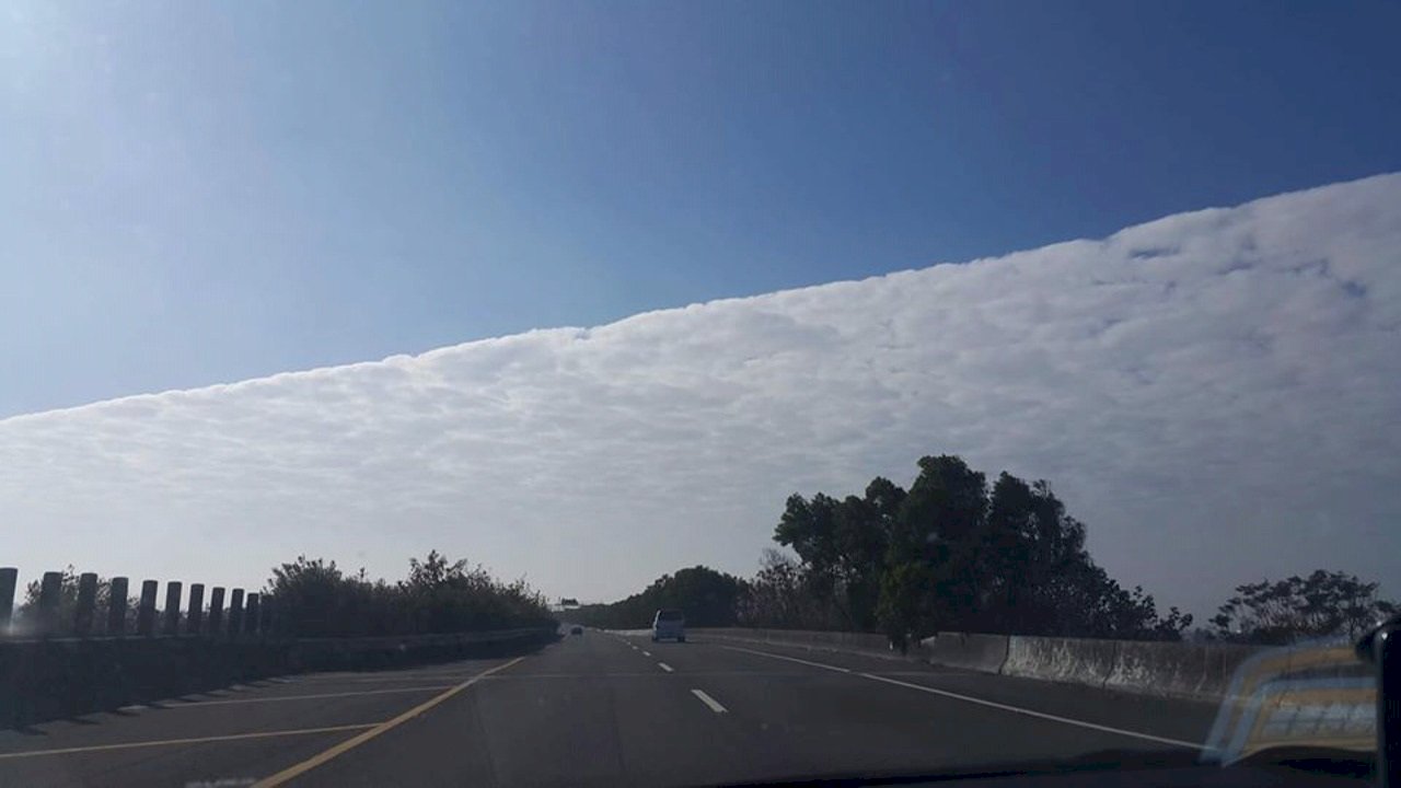 Video: Wintry weather comes to Taiwan