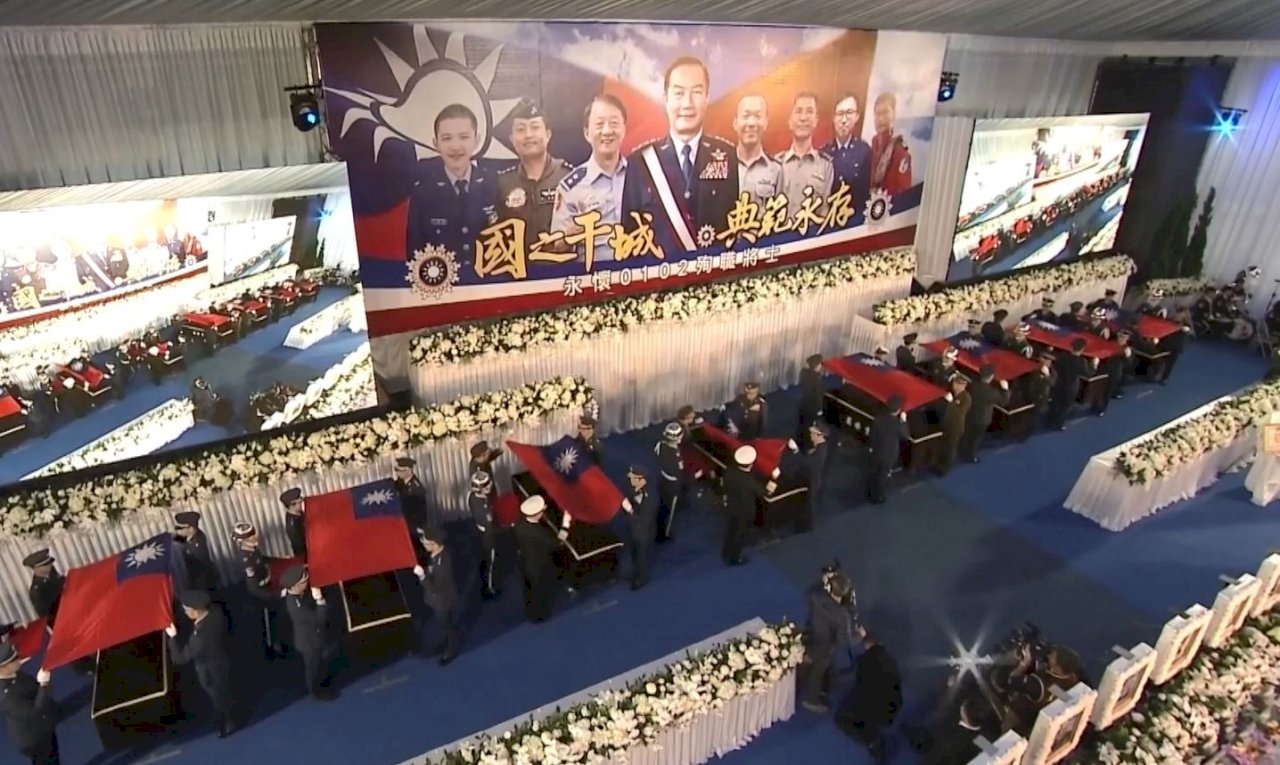 VIDEO: Tsai vows to throw full support behind military
