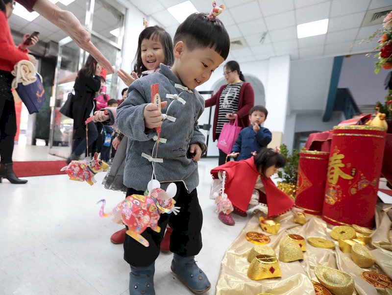 Local governments celebrate the Year of the Rat with lanterns