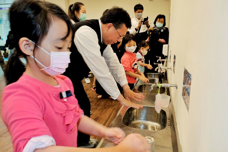 VIDEO: Officials teach 5-steps to washing hands as schools open
