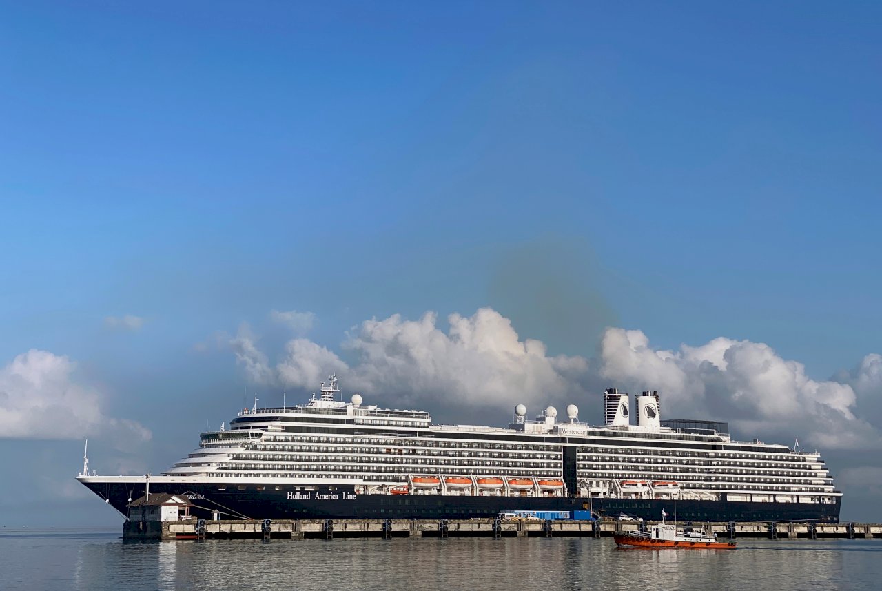 Ship carrying coronavirus-carrier puts drivers in Kaohsiung on alert