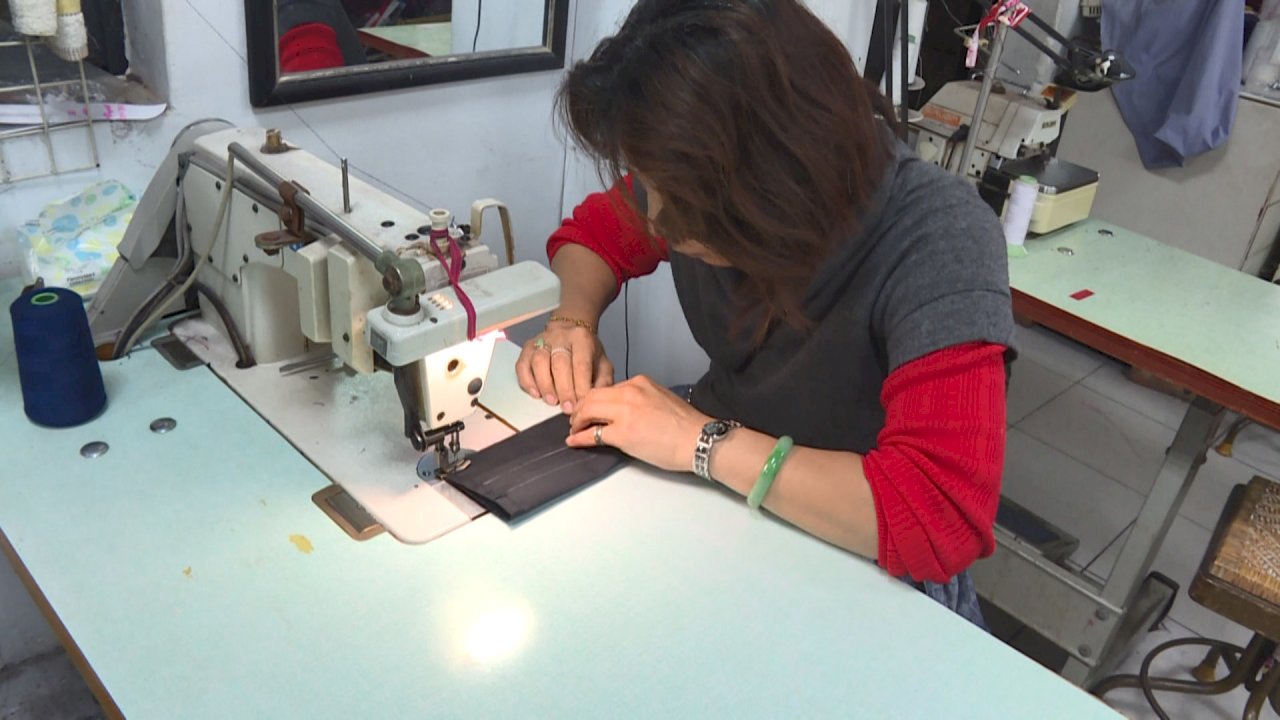 VIDEO: Miaoli seamstresses rushing cloth masks for students