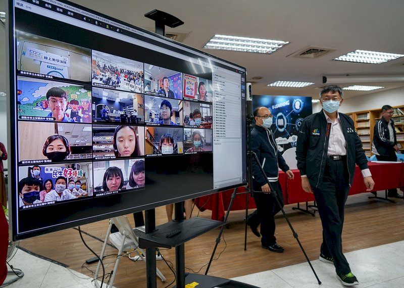 Taipei Mayor helps promote city’s online learning platform
