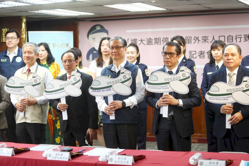 Gov’t reduces penalties for visa over-stayers who turn themselves in