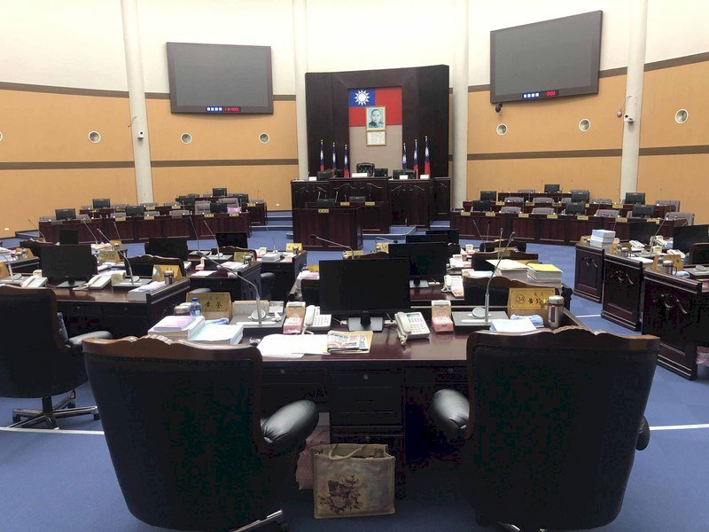 Hualien County cancels meetings through May