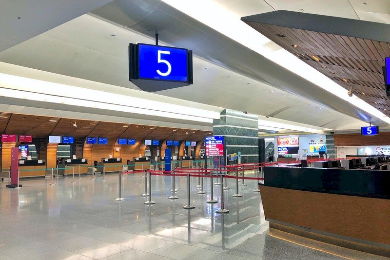 Taiwan closes its borders to foreigners without residence permits