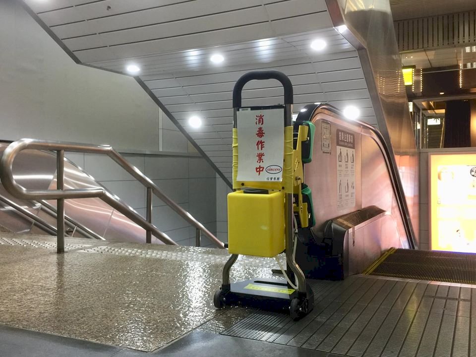 VIDEO: Taiwan Railways using machines to clean stations