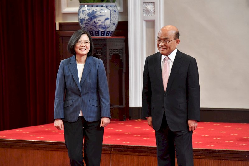 Tsai invites Su to stay on as Premier