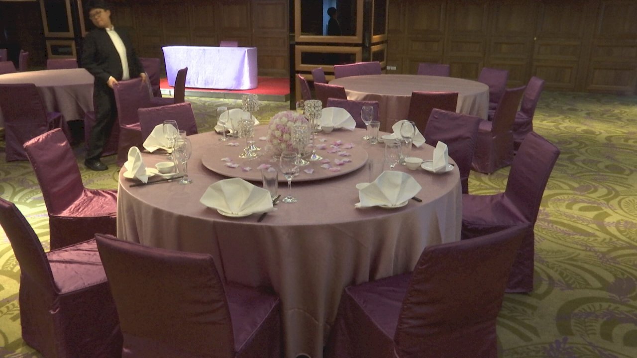 VIDEO: Gov’t eases restrictions on wedding banquets as pandemic slows