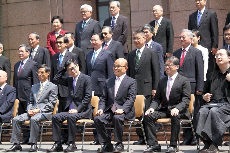 Cabinet tenders formal resignation ahead of inauguration
