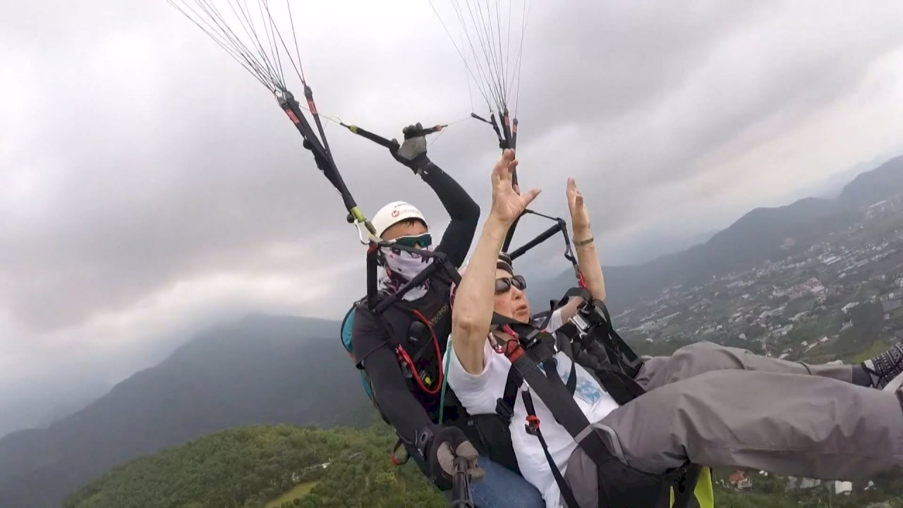 106-year-old man becomes oldest person to paraglide in Taiwan