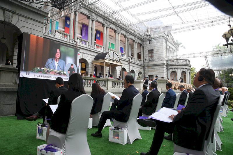 Over 260 dignitaries congratulate Tsai on second inauguration