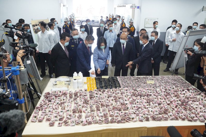 President Tsai praises police for huge drug bust on Police Day