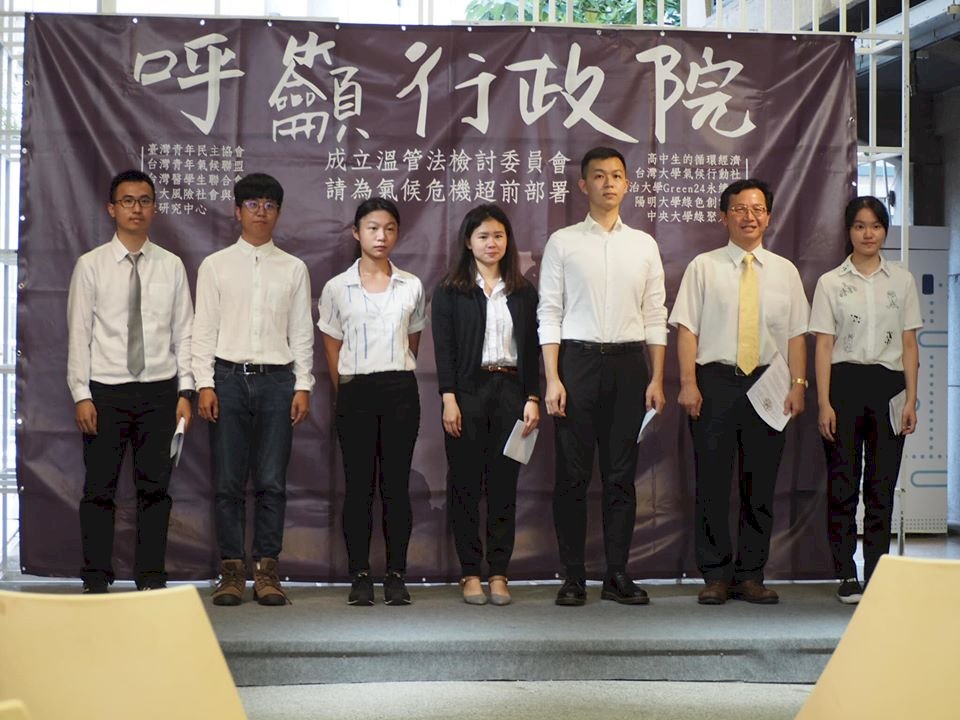 Student groups call on Cabinet to create greenhouse gas committee