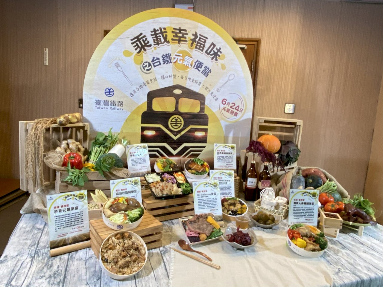 VIDEO: Train boosts tourism industry with its famous boxed lunches