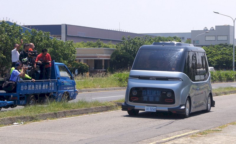 Taiwan’s first driverless bus to hit the road on Wednesday