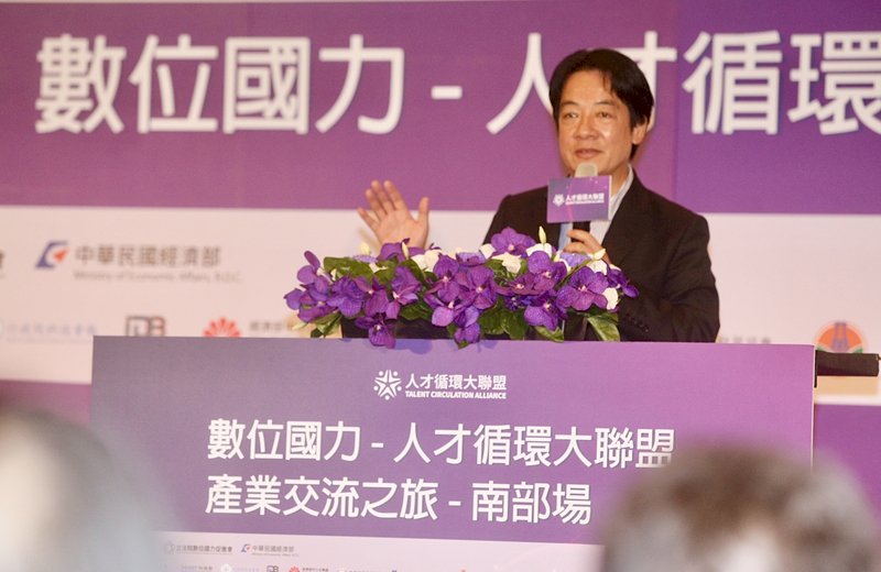 Gov’t to help develop digitization in southern Taiwan’s industries: VP