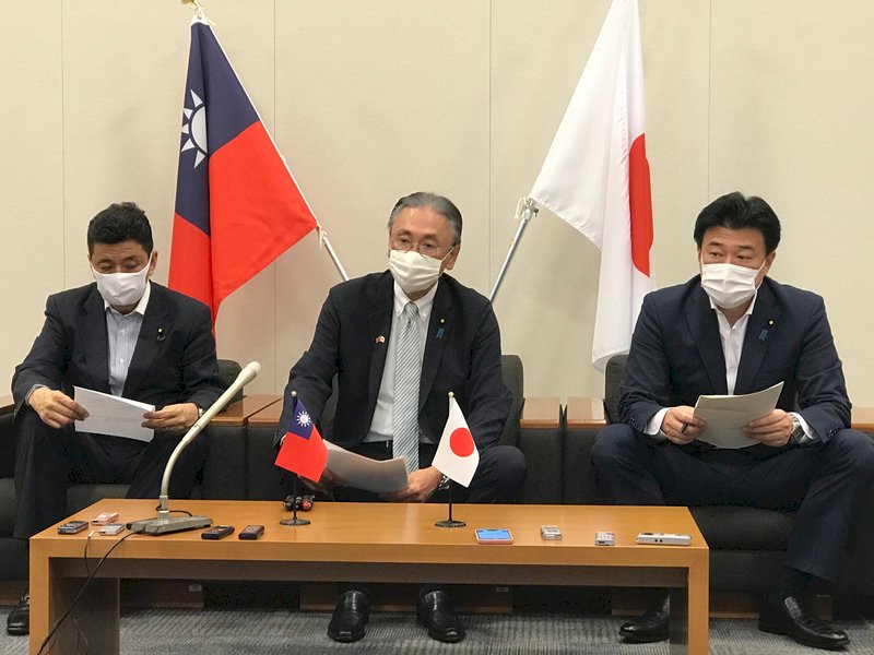 Former Japanese PM to lead delegation honoring Lee Teng-hui
