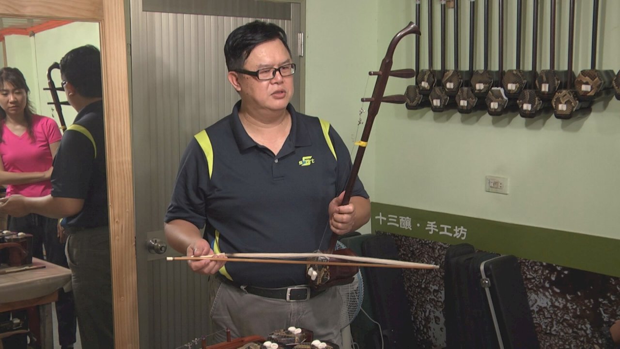 VIDEO: After 20 years of work, a craftsman brings the erhu to Taiwan
