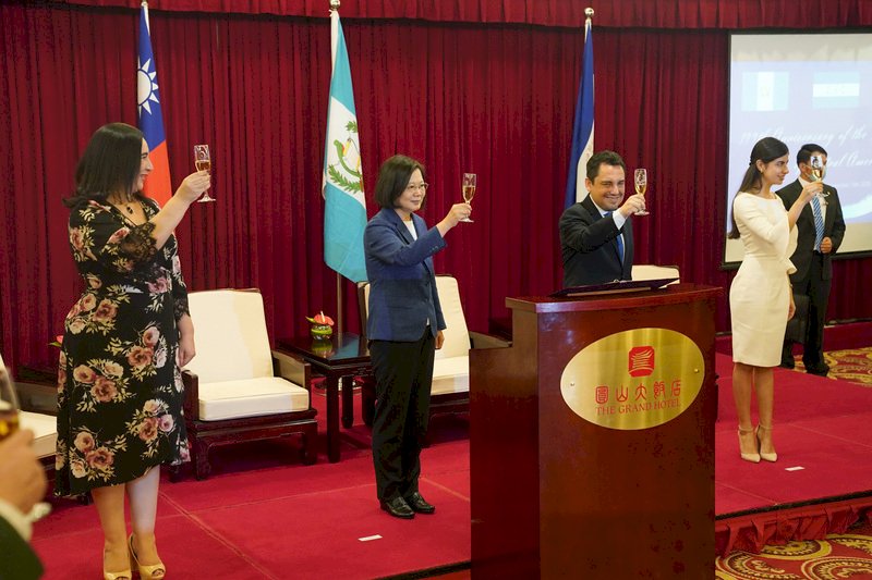 Tsai: Taiwan will not bow to foreign pressure